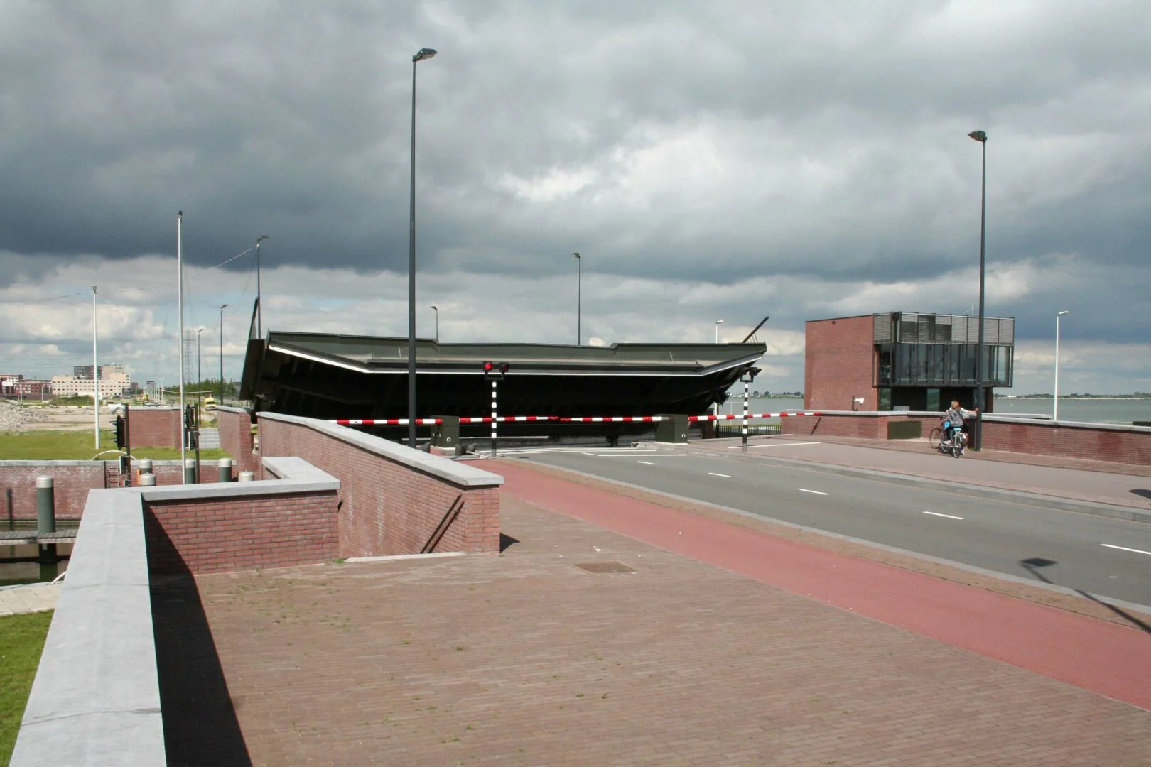 Brug en sluis Haveneiland IJburg