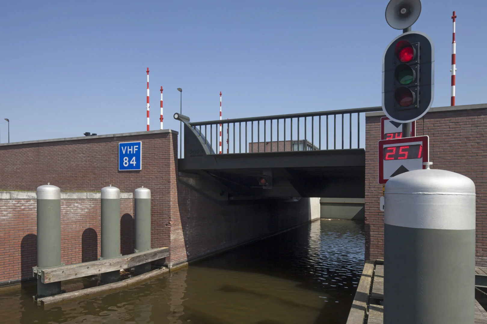 Brug en sluis Haveneiland IJburg
