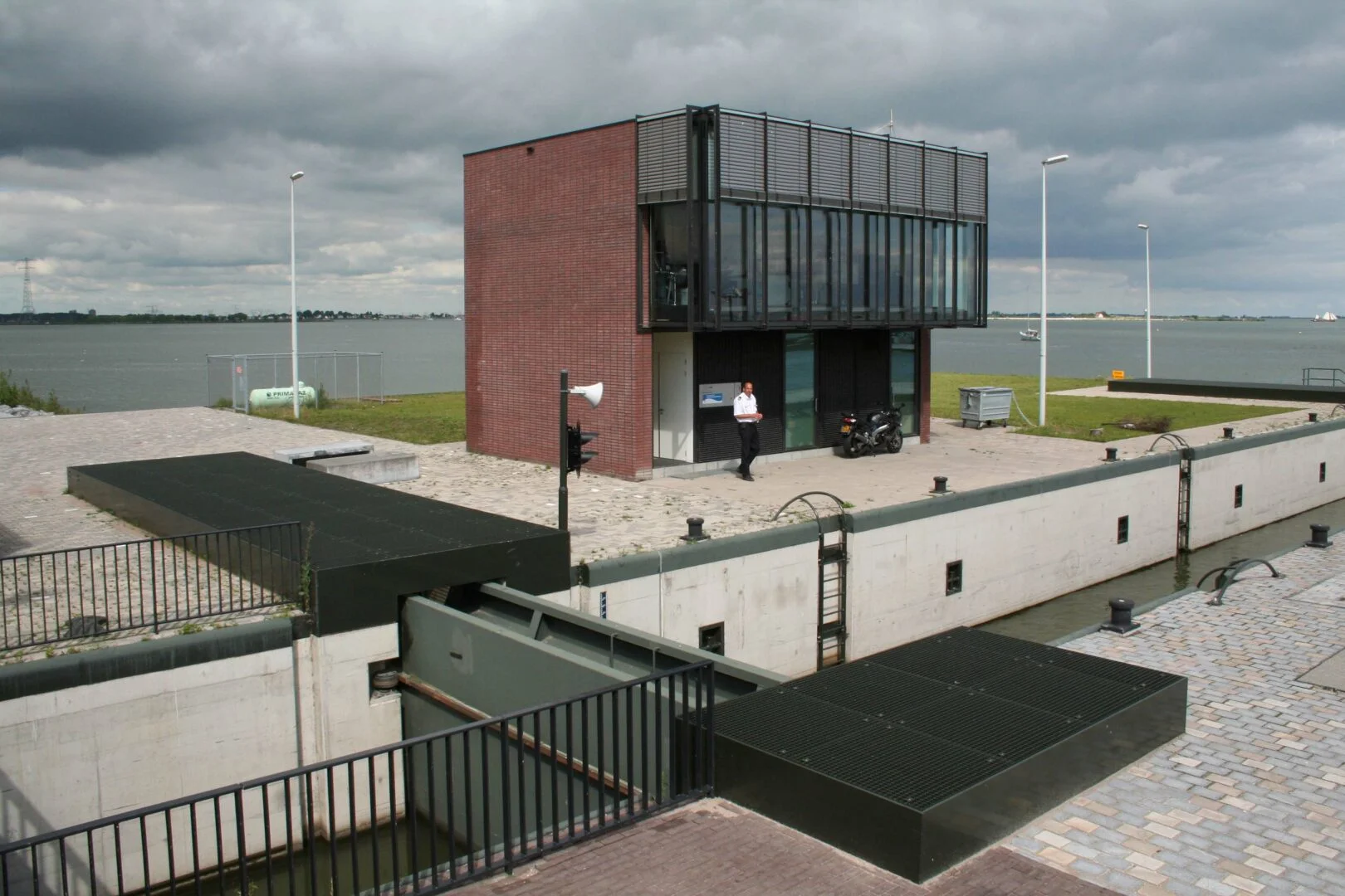 Brug en sluis Haveneiland IJburg