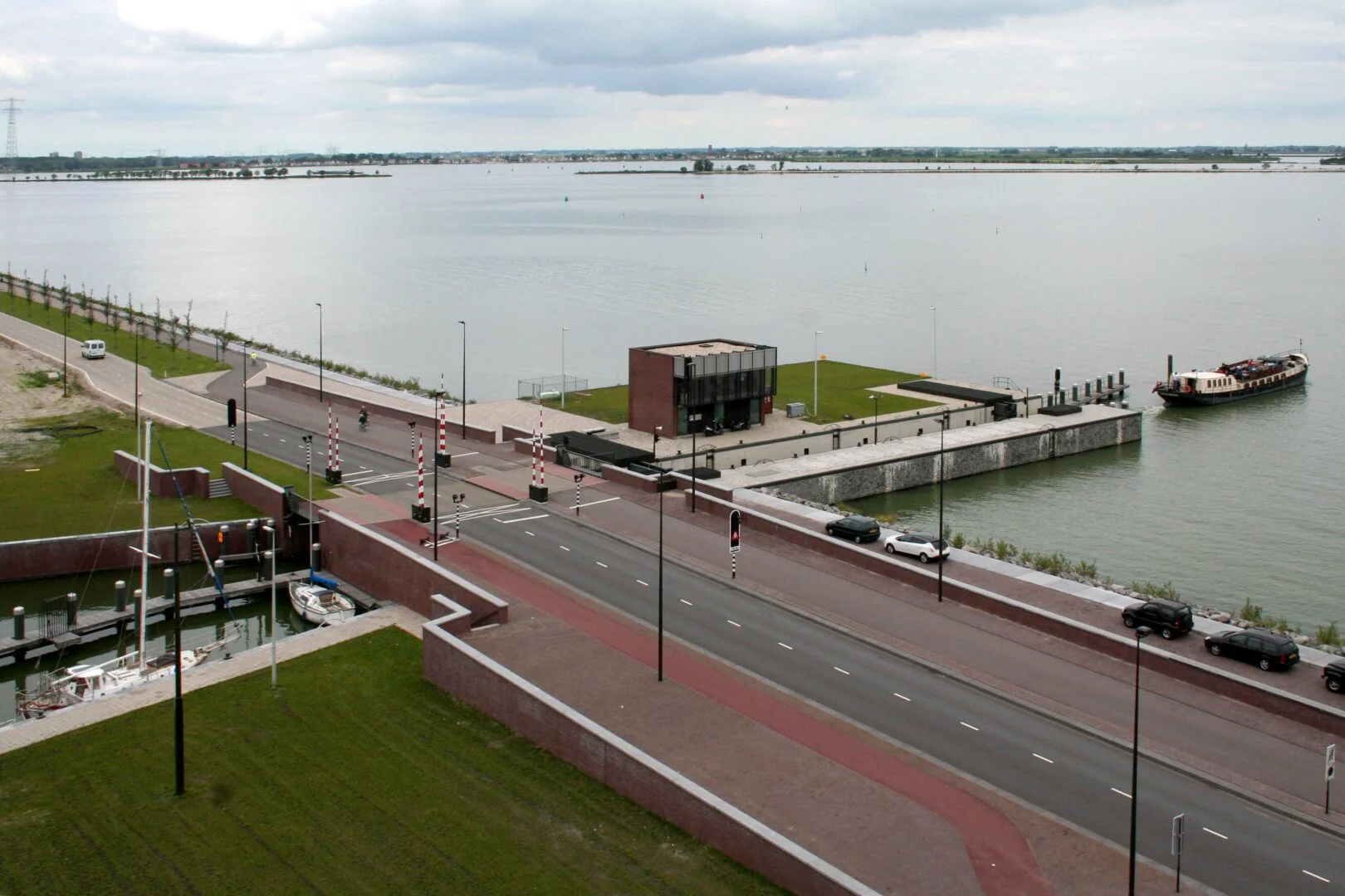 Brug en sluis Haveneiland IJburg