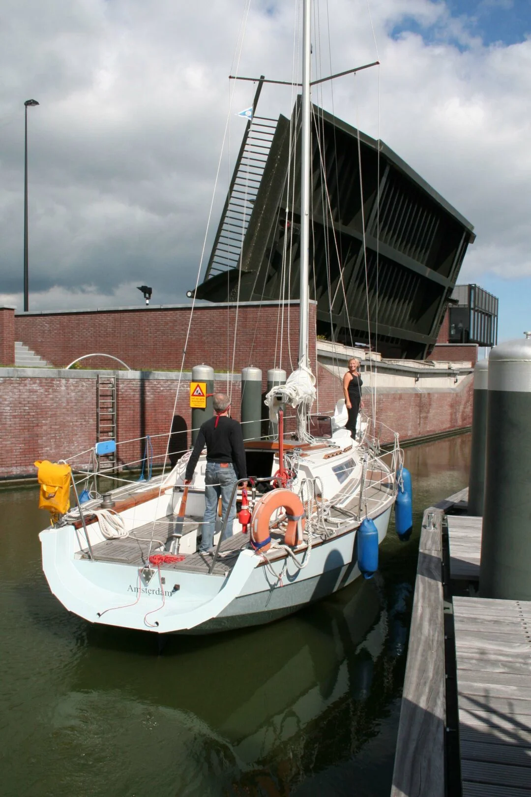 Brug en sluis Haveneiland IJburg